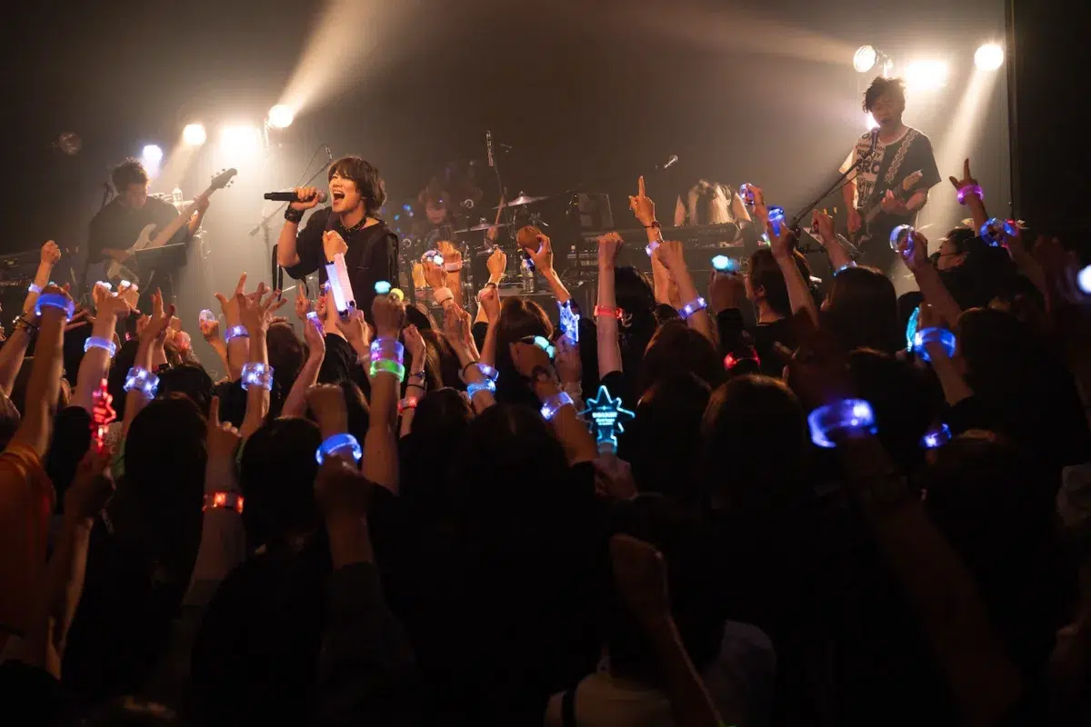 ＜七海ひろき＞ 自身初のライブハウスツアーが開幕！“AKATSUKI”バンドとして地元・茨城へ凱旋！