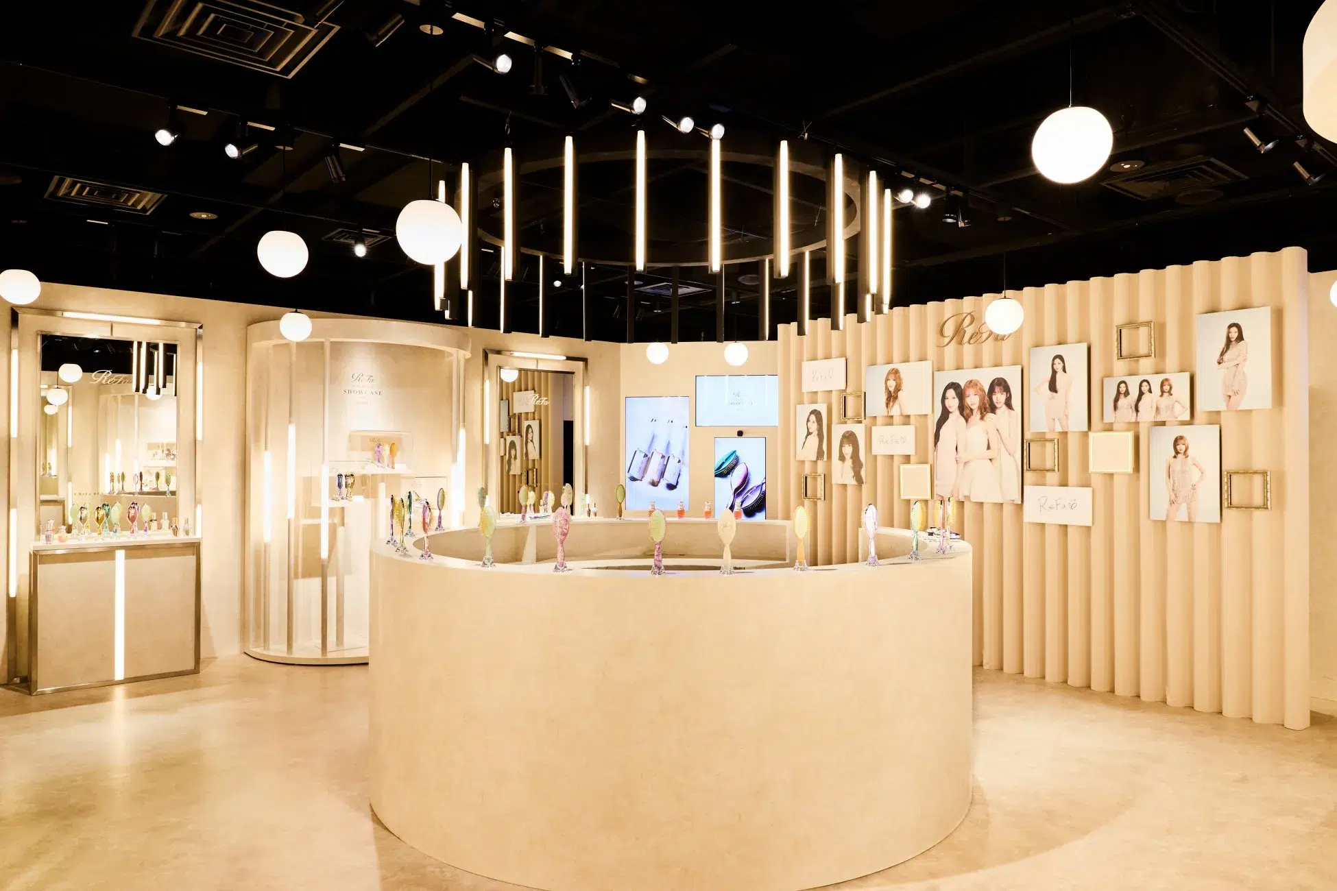 MISAMOファン必見!ReFa GINZA「ReFa BEAUTY SHOWCASE with MISAMO」が7/22リニューアル!直筆サイン&新製品先行予約、限定フォトプリントも 6 ReFa GINZAの店舗外観またはイベントスペースの様子