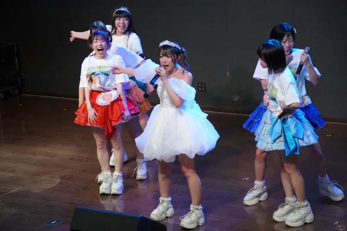 メノニューイヤー八神最音、笑顔と涙の卒業式。大熱狂の秋葉原P.A.R.M.Sで新たな門出を祝福