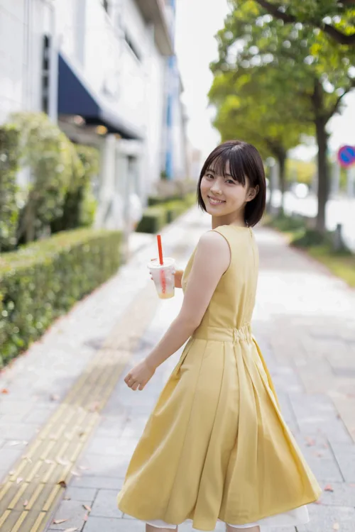 かすみ草とステラ・川菜 光 1st写真集『夏空にひかる星』発売決定！