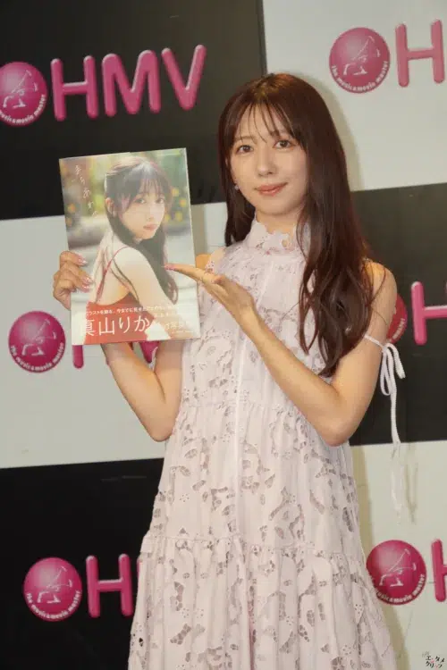 えびちゅう真山りか、20代最後の大胆挑戦!初水着も披露した2nd写真集に「299点」の理由とは? 2 えびちゅう真山りか、20代最後の大胆挑戦!初水着も披露した2nd写真集に「299点」の理由とは?
