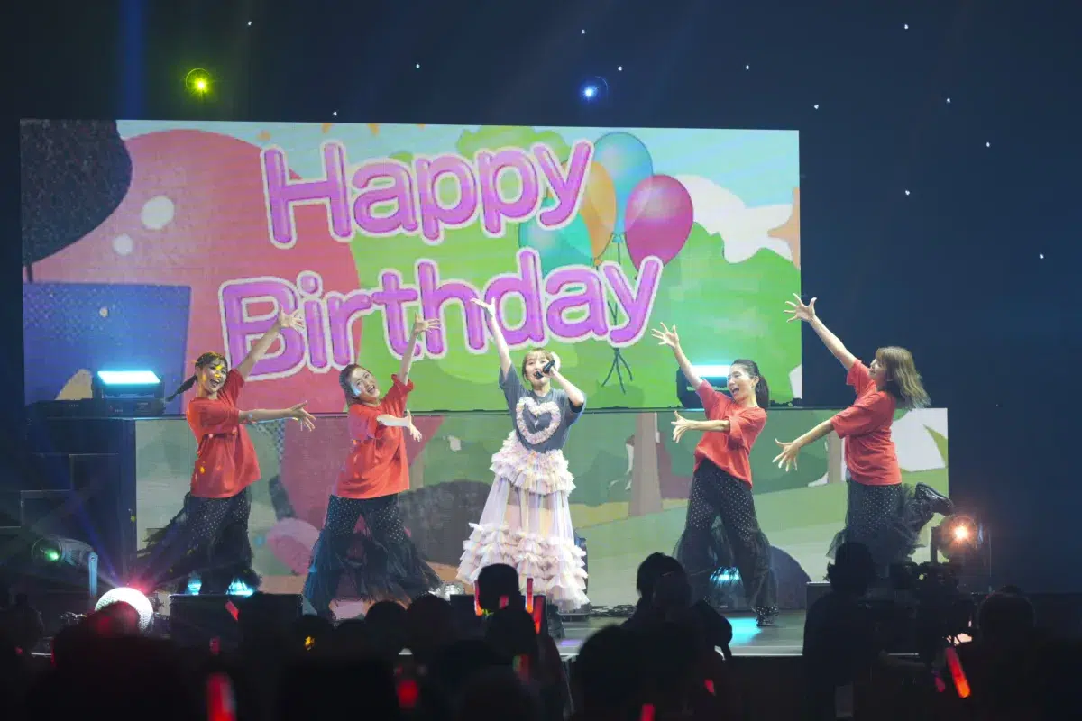 ももクロ・百田夏菜子 32歳の誕生日をモノノフと共に祝うバースデーパーティー『32! SUNNY PARTY〜!!』を開催!ももクロ楽曲と人気のソロ曲によるライブと参加型の企画コーナーでモノノフを魅了! 12 ももクロ・百田夏菜子 32歳の誕生日をモノノフと共に祝うバースデーパーティー『32! SUNNY PARTY〜!!』を開催!ももクロ楽曲と人気のソロ曲によるライブと参加型の企画コーナーでモノノフを魅了!