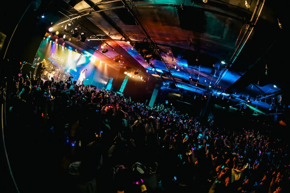 七海ひろき、自身初のライブハウスツアーを完走!ツアーファイナルの恵比寿 LIQUIDROOM公演をレポート! 4 七海ひろき、自身初のライブハウスツアーを完走!ツアーファイナルの恵比寿 LIQUIDROOM公演をレポート!