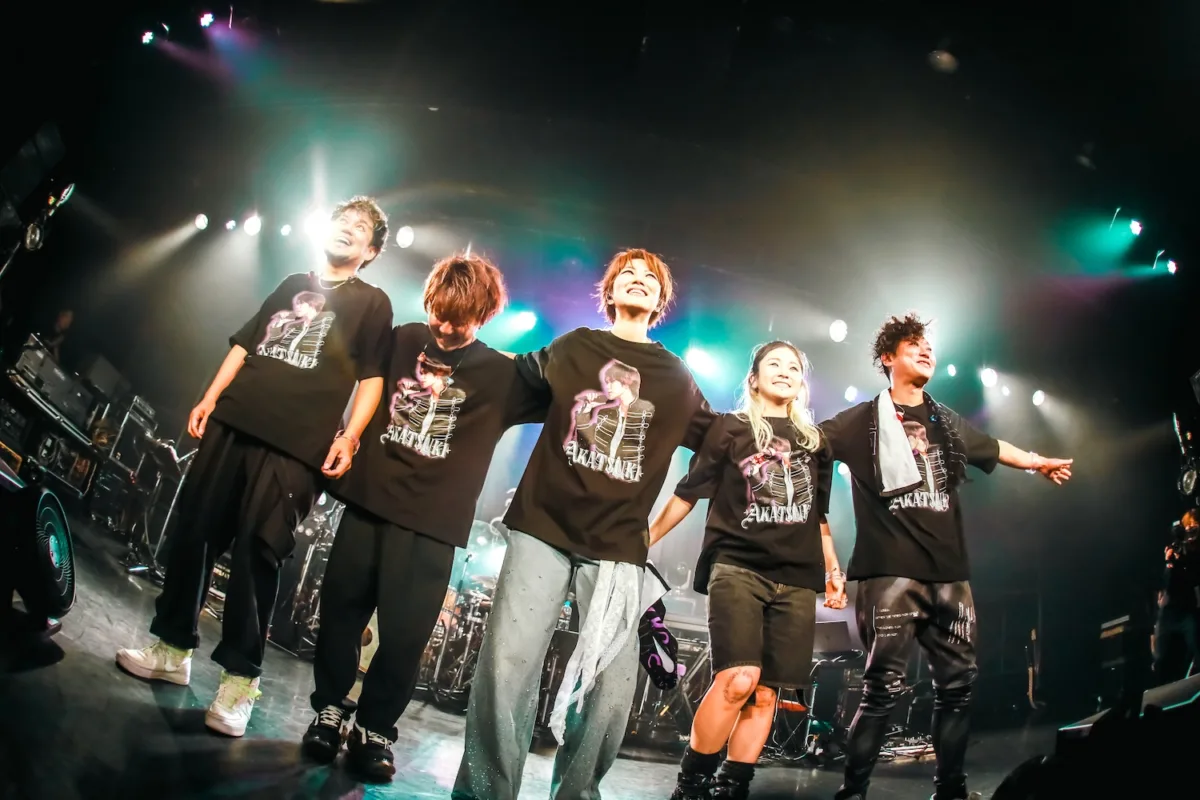 七海ひろき、自身初のライブハウスツアーを完走!ツアーファイナルの恵比寿 LIQUIDROOM公演をレポート! 6 七海ひろき、自身初のライブハウスツアーを完走!ツアーファイナルの恵比寿 LIQUIDROOM公演をレポート!