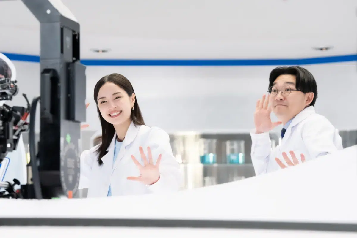広瀬すず＆オズワルド出演『AGC』新CM解禁！畠中さんは甲冑姿で緊急参戦！？