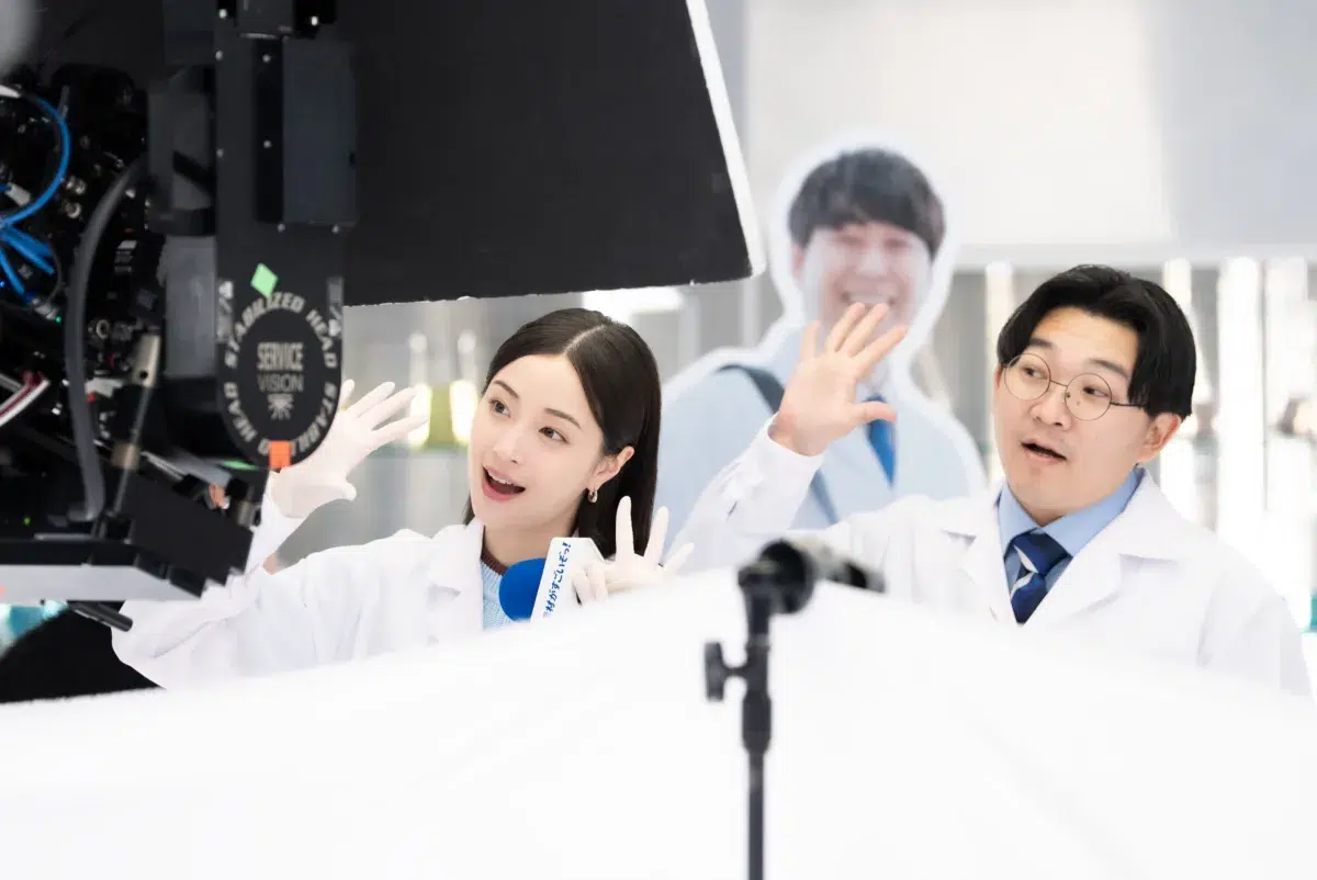 広瀬すず＆オズワルド出演『AGC』新CM解禁！畠中さんは甲冑姿で緊急参戦！？