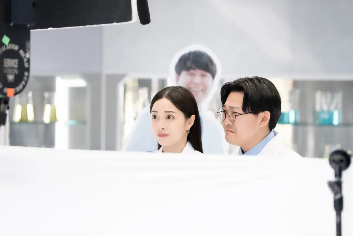 広瀬すず＆オズワルド出演『AGC』新CM解禁！畠中さんは甲冑姿で緊急参戦！？