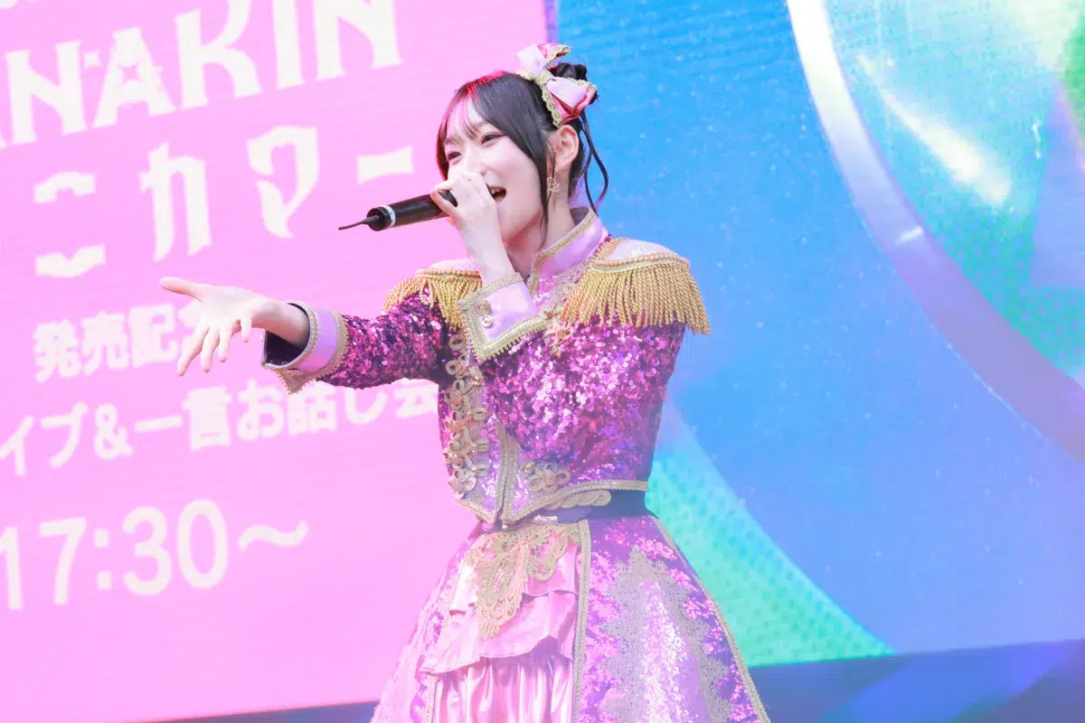 あの名曲で芯のある歌声が響く…！宮本佳林『HANAKIN』リリイベでJuice=Juiceメドレー披露。ソロ5周年に向けた「世界HANAKIN化計画」とは？