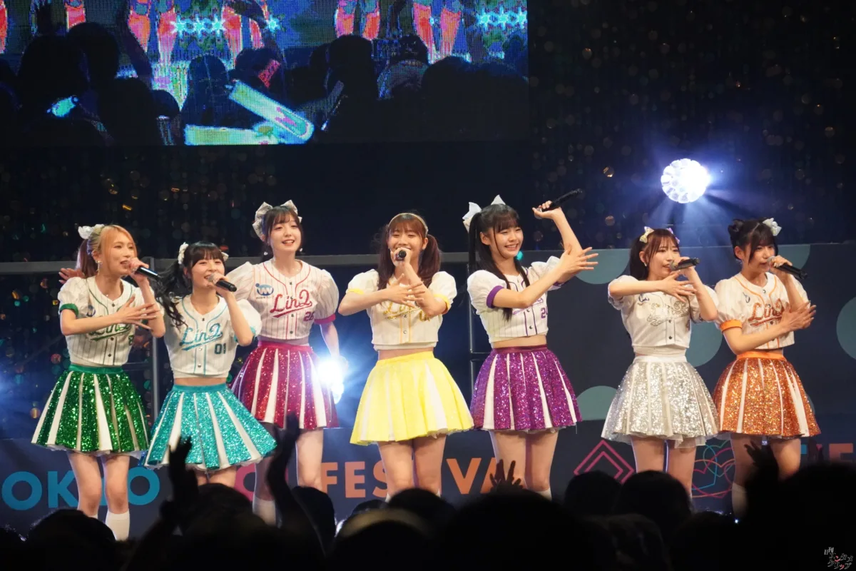 LinQが「TIF2026」HEAT GARAGEを熱狂の渦に。7月リリースの新曲「夏しちゃえ！」も披露