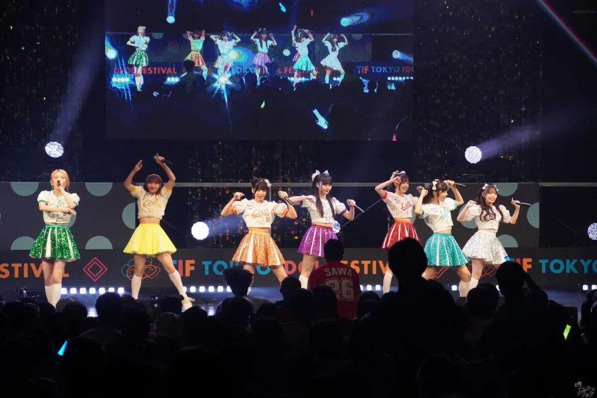 LinQが「TIF2026」HEAT GARAGEを熱狂の渦に。7月リリースの新曲「夏しちゃえ！」も披露
