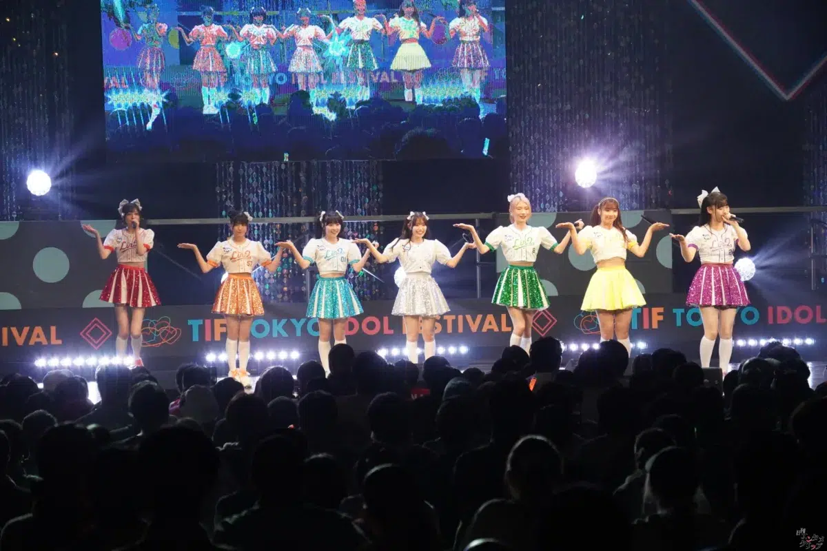 LinQが「TIF2026」HEAT GARAGEを熱狂の渦に。7月リリースの新曲「夏しちゃえ！」も披露