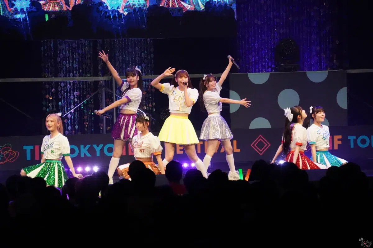 LinQが「TIF2026」HEAT GARAGEを熱狂の渦に。7月リリースの新曲「夏しちゃえ！」も披露