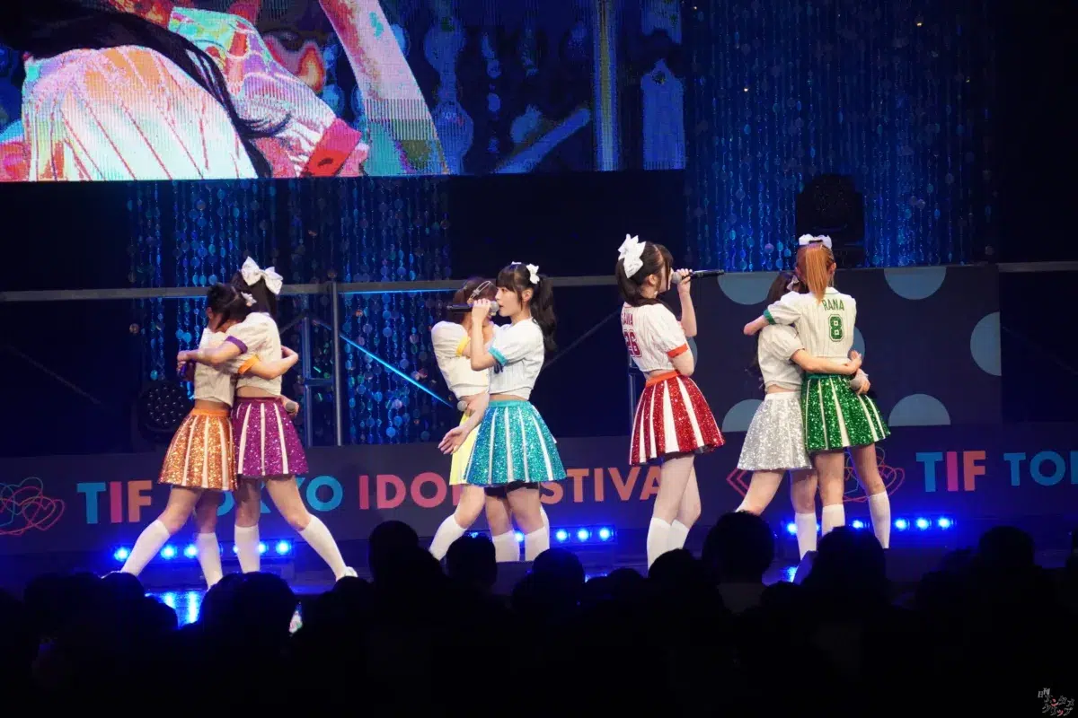 LinQが「TIF2026」HEAT GARAGEを熱狂の渦に。7月リリースの新曲「夏しちゃえ！」も披露