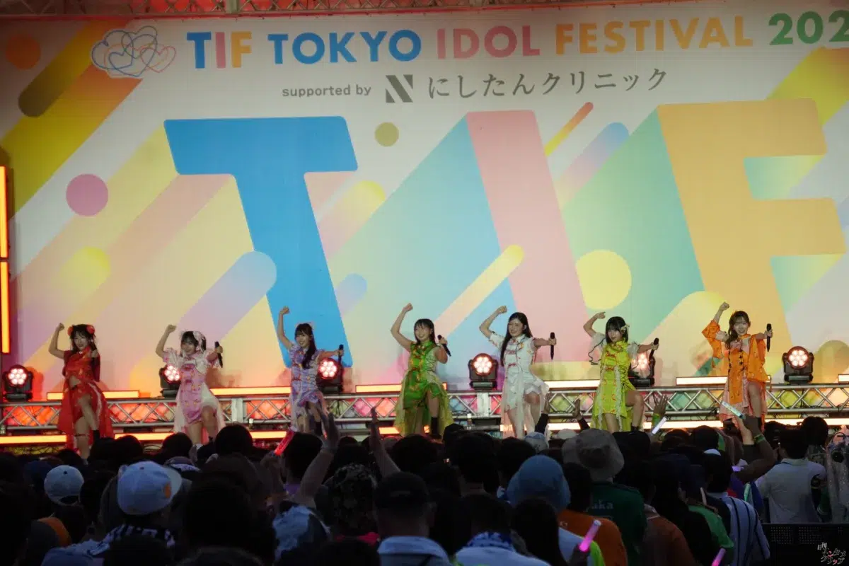 【TIF2026】私立恵比寿中学がHOT STAGEを熱狂の渦に！「仮契約のシンデレラ」から注目の新曲「えびチリ、はじめました」まで圧巻のパフォーマンス