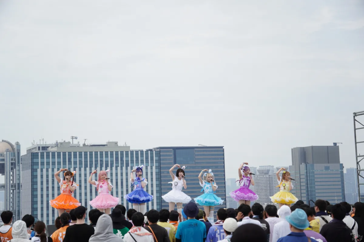 【TIF2026】NANIMONOが2ステージで躍動！ 野外でのエモーショナルな姿から一転、話題の中毒曲「陰ターネットミーーーム」で熱狂の渦へ