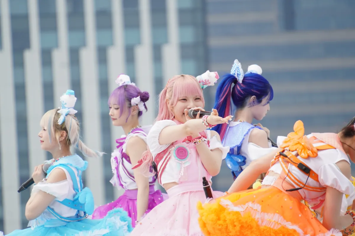 【TIF2026】NANIMONOが2ステージで躍動！ 野外でのエモーショナルな姿から一転、話題の中毒曲「陰ターネットミーーーム」で熱狂の渦へ