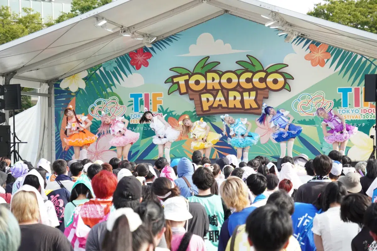 【TIF2026】NANIMONOが2ステージで躍動！ 野外でのエモーショナルな姿から一転、話題の中毒曲「陰ターネットミーーーム」で熱狂の渦へ