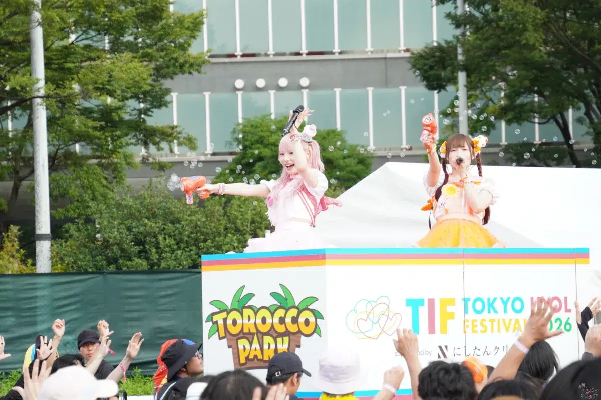 【TIF2026】NANIMONOが2ステージで躍動！ 野外でのエモーショナルな姿から一転、話題の中毒曲「陰ターネットミーーーム」で熱狂の渦へ