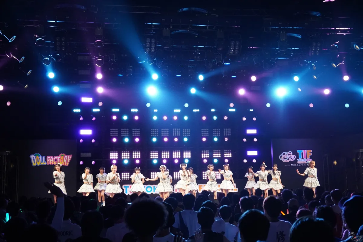 アイドルカレッジ、TIF2026で「16年連続出演」の偉業達成! 熱狂のDOLL FACTORYと浮島STAGEをレポート 1 アイドルカレッジ、TIF2026で「16年連続出演」の偉業達成! 熱狂のDOLL FACTORYと浮島STAGEをレポート