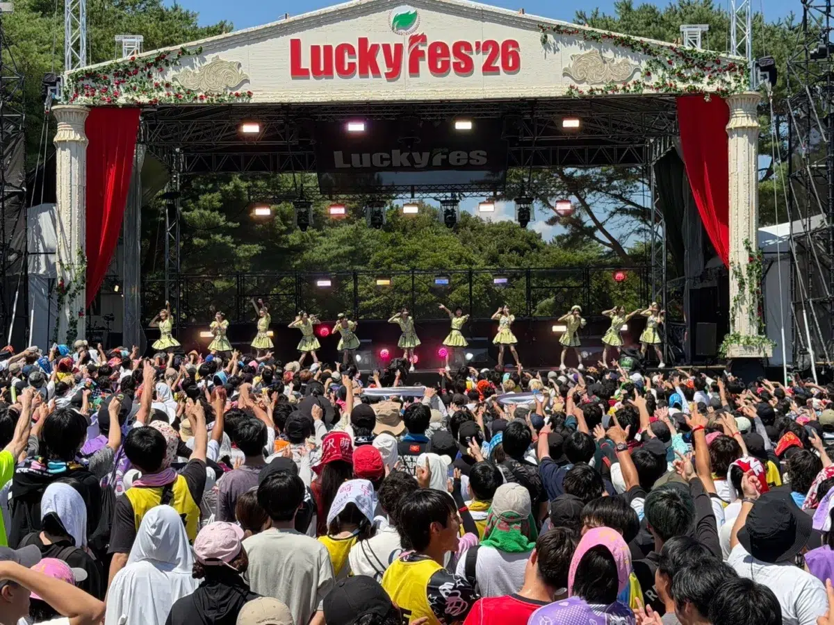 ≒JOY 「LuckyFes’26」（国営ひたち海浜公園）への初出演に続き、同日には「2026 神宮外苑花火大会」にはライブ出演！浴衣に着替えたメンバーの写真もSNS上で話題に！！