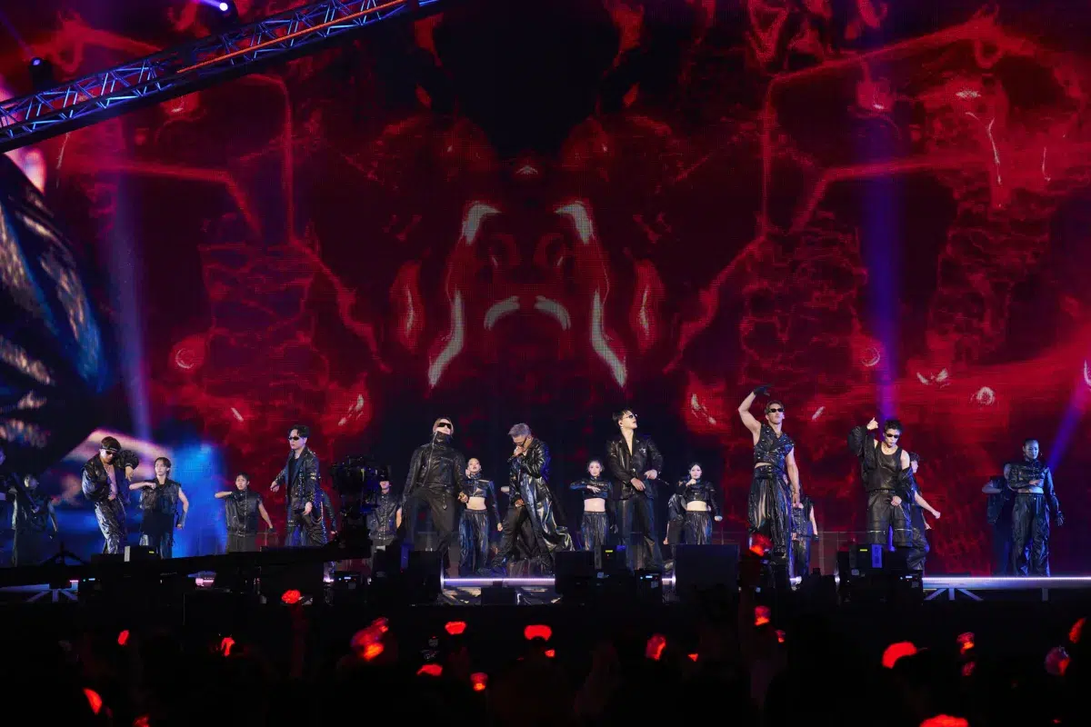 【三代目 J SOUL BROTHERS】9度目となるドームツアー完走!! 15周年の"JSB LAND"ならではのコラボをMATE へ感謝を込めた特別なステージセットで魅せる! 18 【三代目 J SOUL BROTHERS】9度目となるドームツアー完走!! 15周年の"JSB LAND"ならではのコラボをMATE へ感謝を込めた特別なステージセットで魅せる!