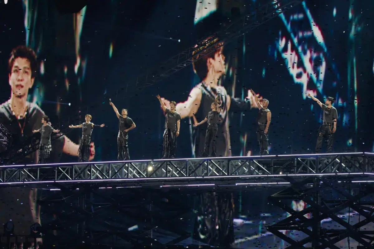 【三代目 J SOUL BROTHERS】9度目となるドームツアー完走!! 15周年の"JSB LAND"ならではのコラボをMATE へ感謝を込めた特別なステージセットで魅せる! 4 【三代目 J SOUL BROTHERS】9度目となるドームツアー完走!! 15周年の"JSB LAND"ならではのコラボをMATE へ感謝を込めた特別なステージセットで魅せる!