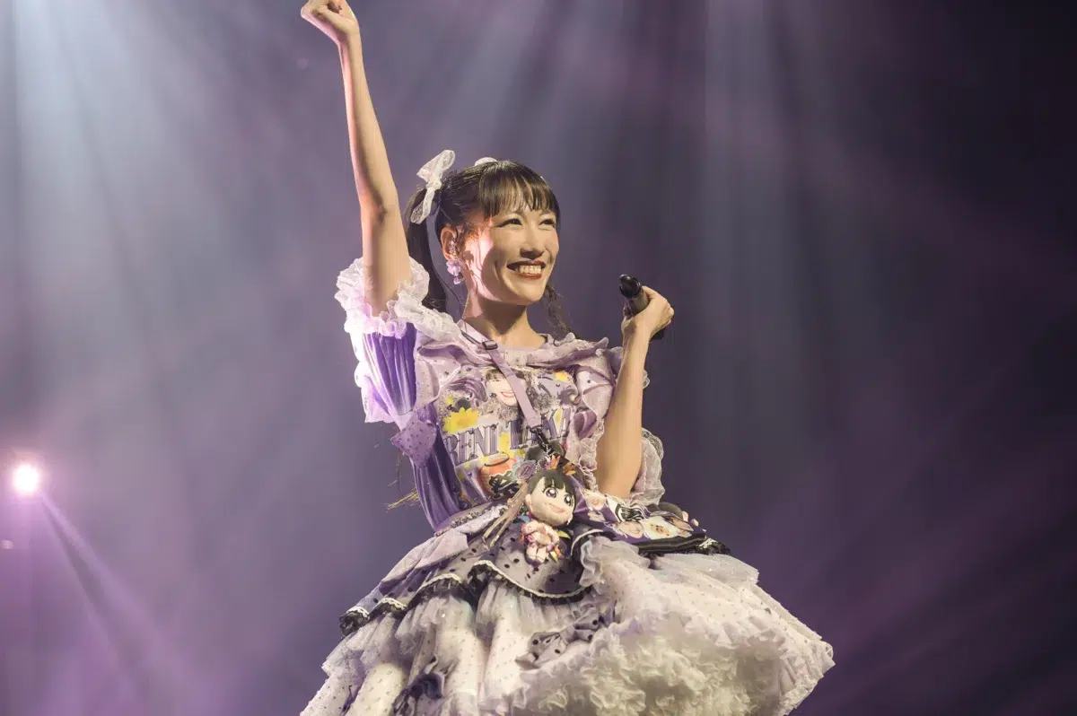 ももクロ高城れに、「盆踊り」と「サンバカーニバル」という異なるテーマの二部公演のソロコンサートを地元・横浜で開催。モノノフとお祭り騒ぎの1日に! 14 ももクロ高城れに、「盆踊り」と「サンバカーニバル」という異なるテーマの二部公演のソロコンサートを地元・横浜で開催。モノノフとお祭り騒ぎの1日に!