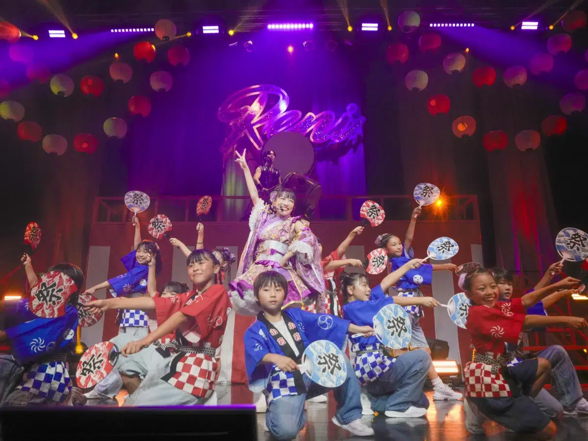 ももクロ高城れに、「盆踊り」と「サンバカーニバル」という異なるテーマの二部公演のソロコンサートを地元・横浜で開催。モノノフとお祭り騒ぎの1日に! 3 ももクロ高城れに、「盆踊り」と「サンバカーニバル」という異なるテーマの二部公演のソロコンサートを地元・横浜で開催。モノノフとお祭り騒ぎの1日に!