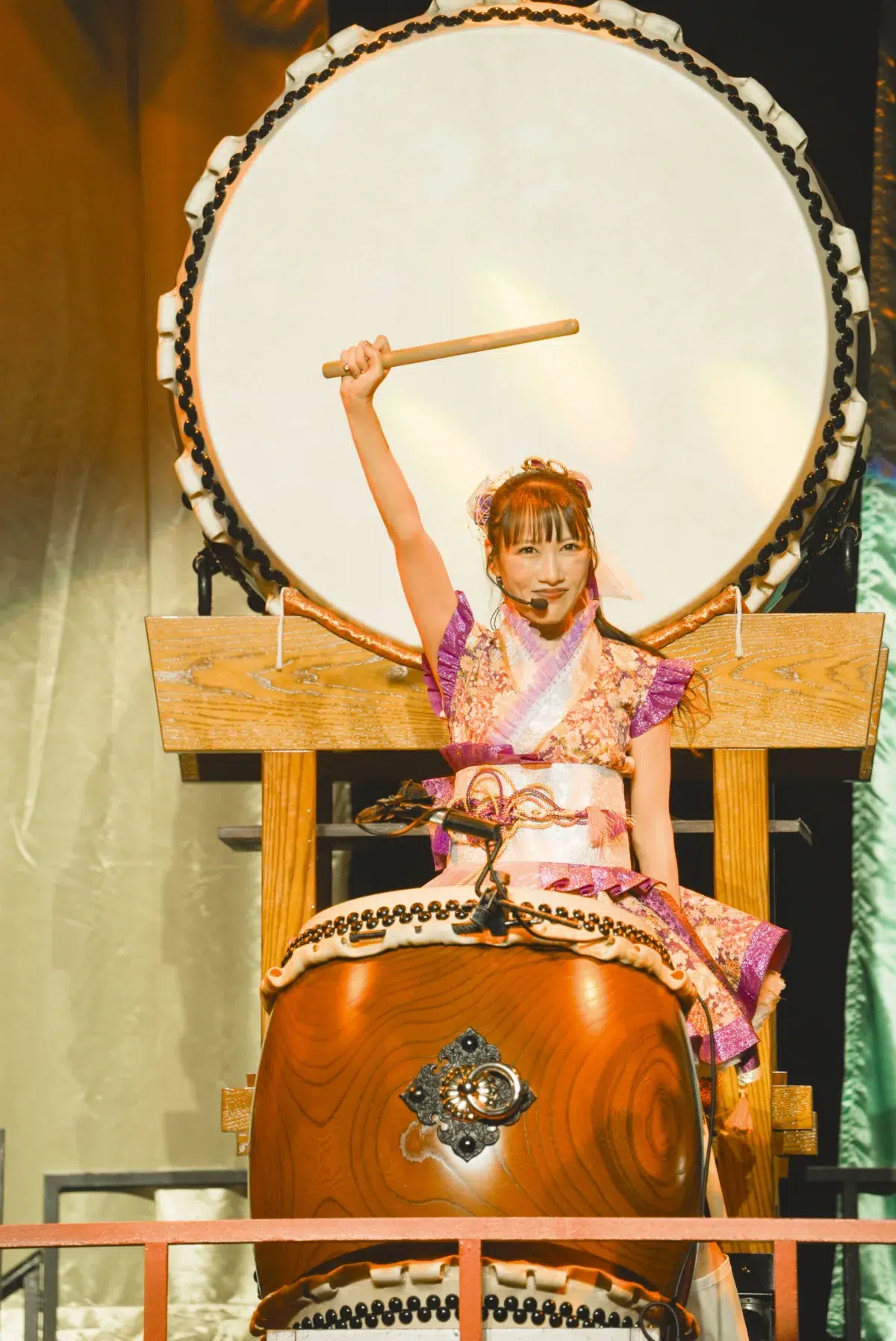ももクロ高城れに、「盆踊り」と「サンバカーニバル」という異なるテーマの二部公演のソロコンサートを地元・横浜で開催。モノノフとお祭り騒ぎの1日に! 4 ももクロ高城れに、「盆踊り」と「サンバカーニバル」という異なるテーマの二部公演のソロコンサートを地元・横浜で開催。モノノフとお祭り騒ぎの1日に!