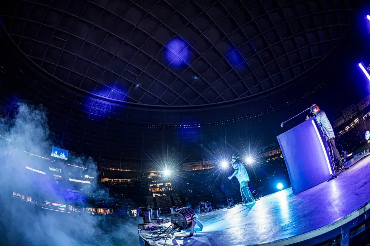 SEAMO、埼玉西武ライオンズ夏の大型イベント“アオフェス2026”に登場し、セレモニアルピッチを実施！ 試合後には「マタアイマショウ」「Continue」などのヒット曲をパフォーマンス！「もう、めちゃめちゃ楽しかったです」