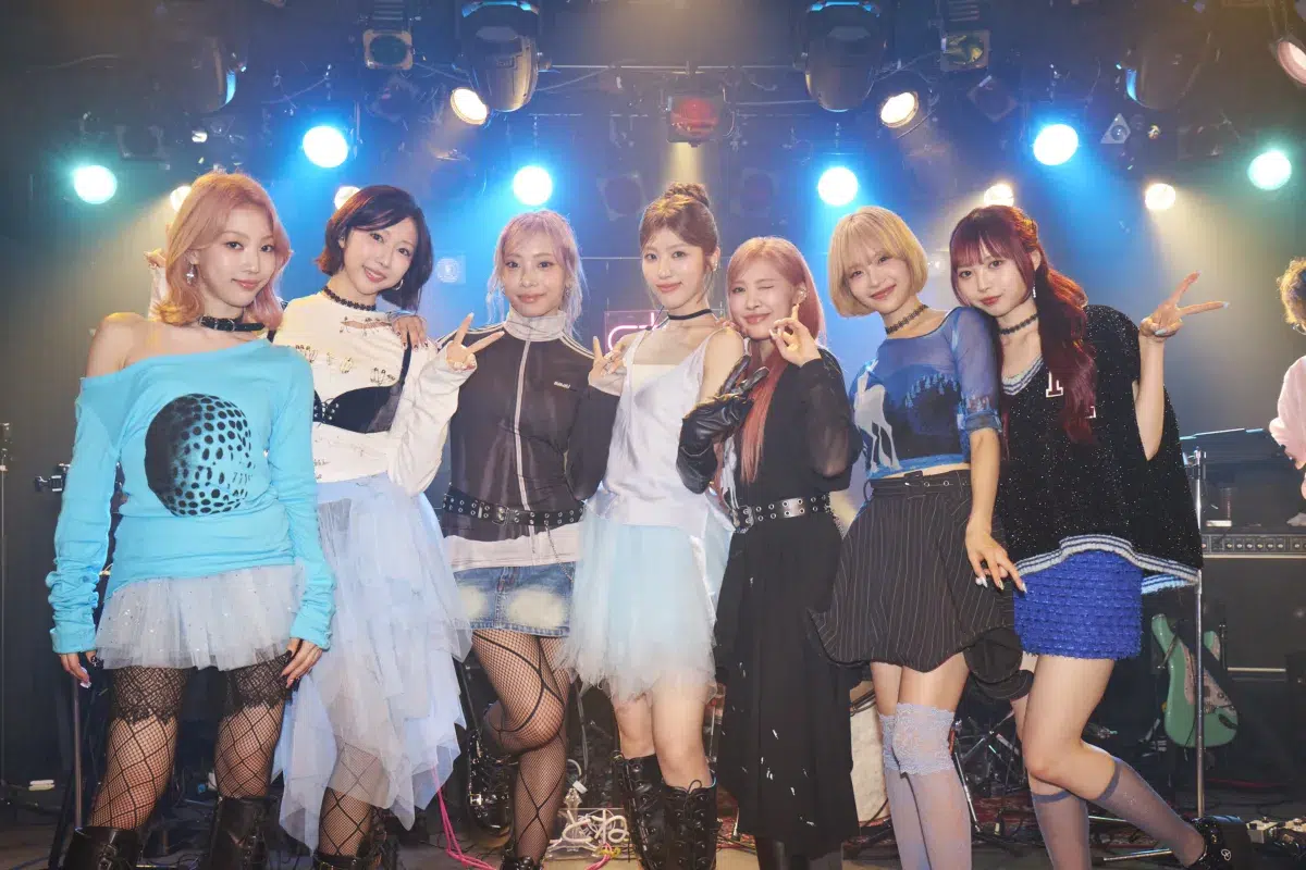 Ettone、「Under The Rug ON LIVE VOL.2」でVivaOlaと共演。新曲「STAY」初披露と圧巻のコーラスで示した成長 23 Ettone、「Under The Rug ON LIVE VOL.2」でVivaOlaと共演。新曲「STAY」初披露と圧巻のコーラスで示した成長