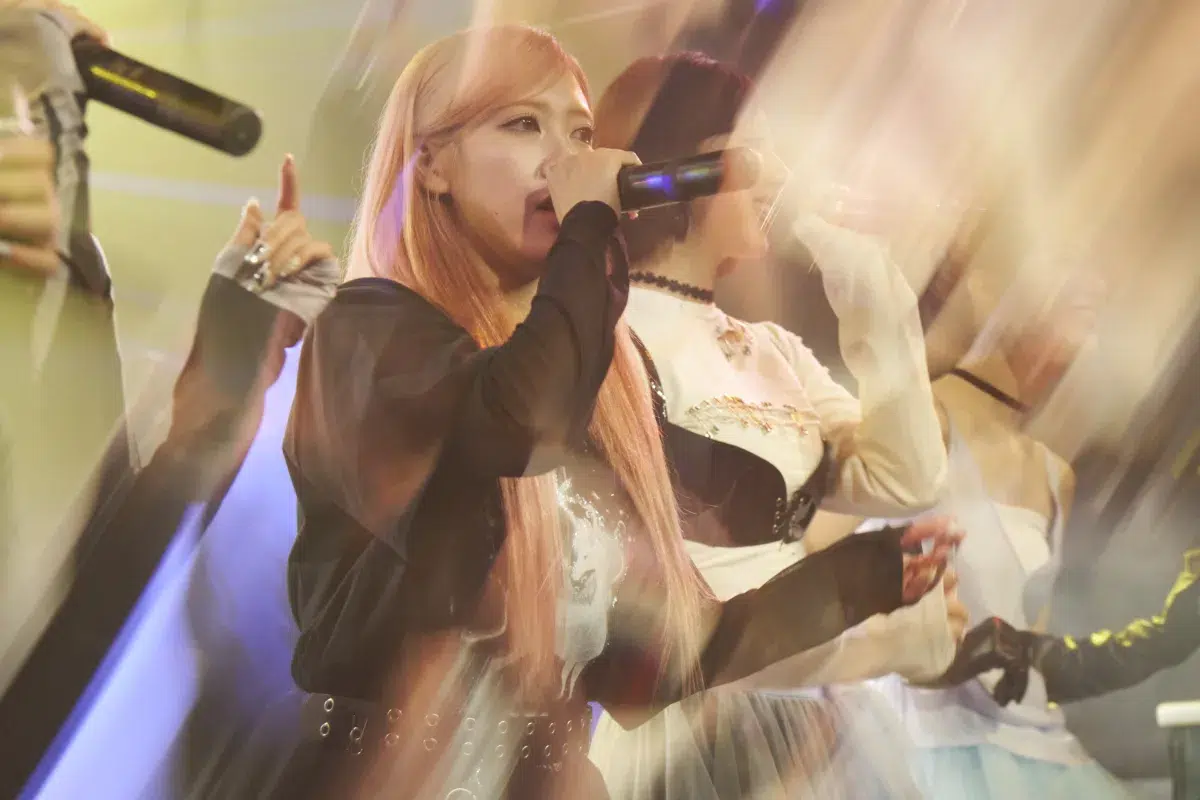 Ettone、「Under The Rug ON LIVE VOL.2」でVivaOlaと共演。新曲「STAY」初披露と圧巻のコーラスで示した成長 12 Ettone、「Under The Rug ON LIVE VOL.2」でVivaOlaと共演。新曲「STAY」初披露と圧巻のコーラスで示した成長