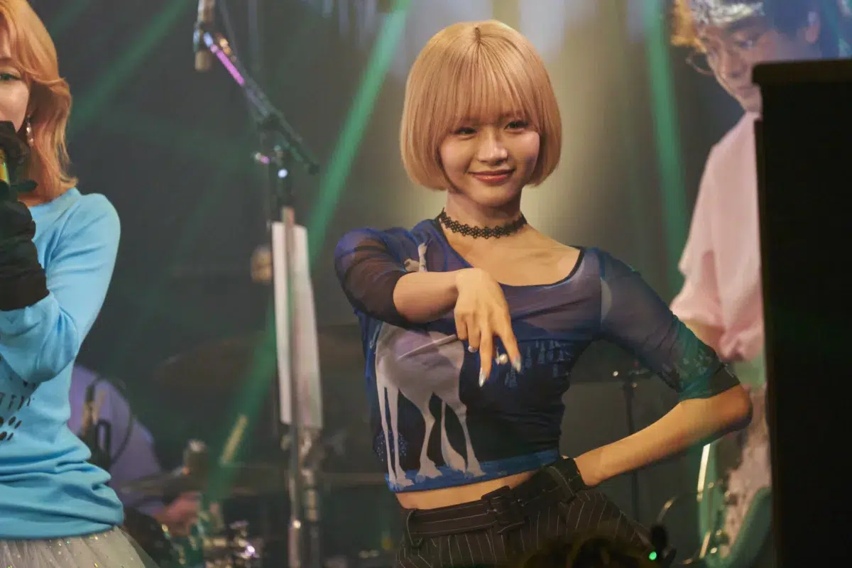 Ettone、「Under The Rug ON LIVE VOL.2」でVivaOlaと共演。新曲「STAY」初披露と圧巻のコーラスで示した成長 6 Ettone、「Under The Rug ON LIVE VOL.2」でVivaOlaと共演。新曲「STAY」初披露と圧巻のコーラスで示した成長