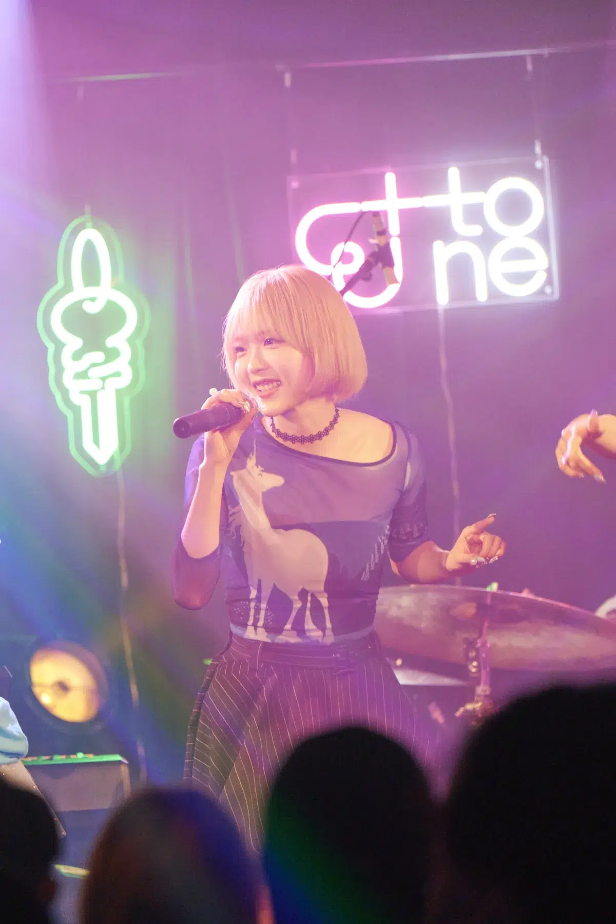 Ettone、「Under The Rug ON LIVE VOL.2」でVivaOlaと共演。新曲「STAY」初披露と圧巻のコーラスで示した成長 20 Ettone、「Under The Rug ON LIVE VOL.2」でVivaOlaと共演。新曲「STAY」初披露と圧巻のコーラスで示した成長