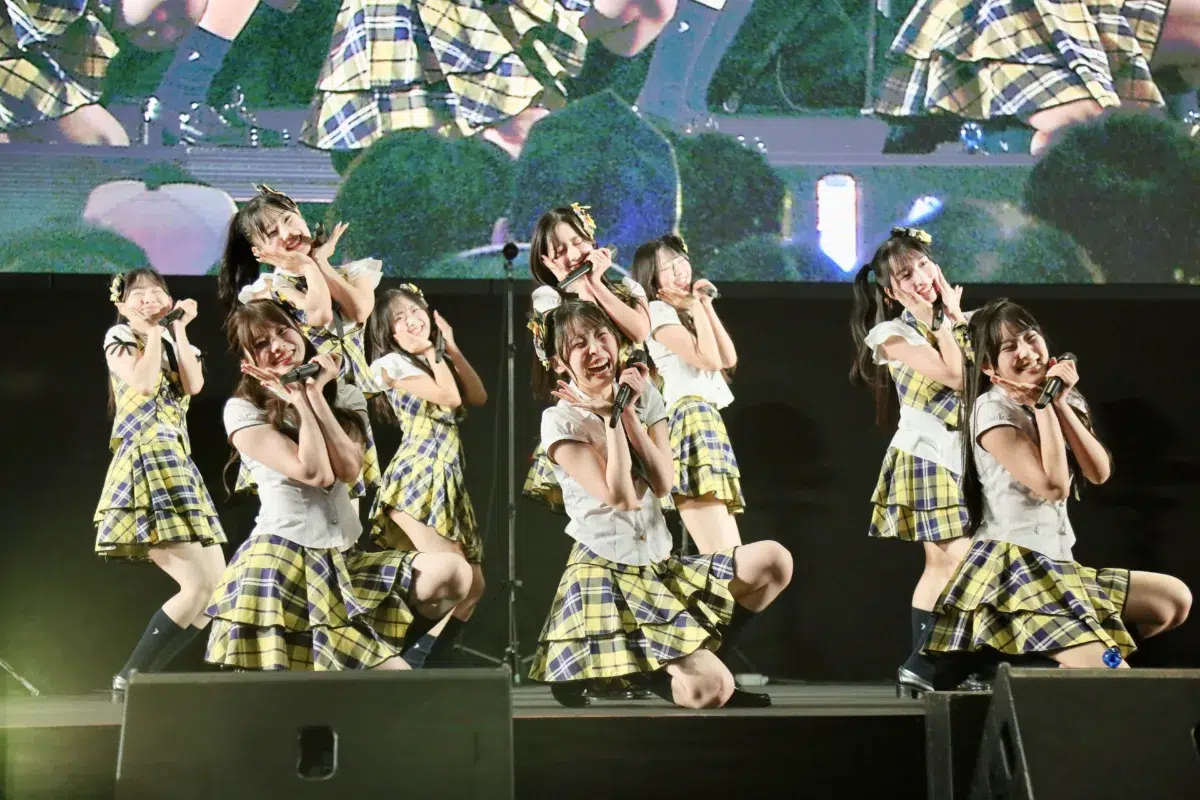 AKB48 68thシングル『好き ish』発売記念イベント「握手祭」を初開催！全6曲の熱狂ステージパフォーマンスをレポート