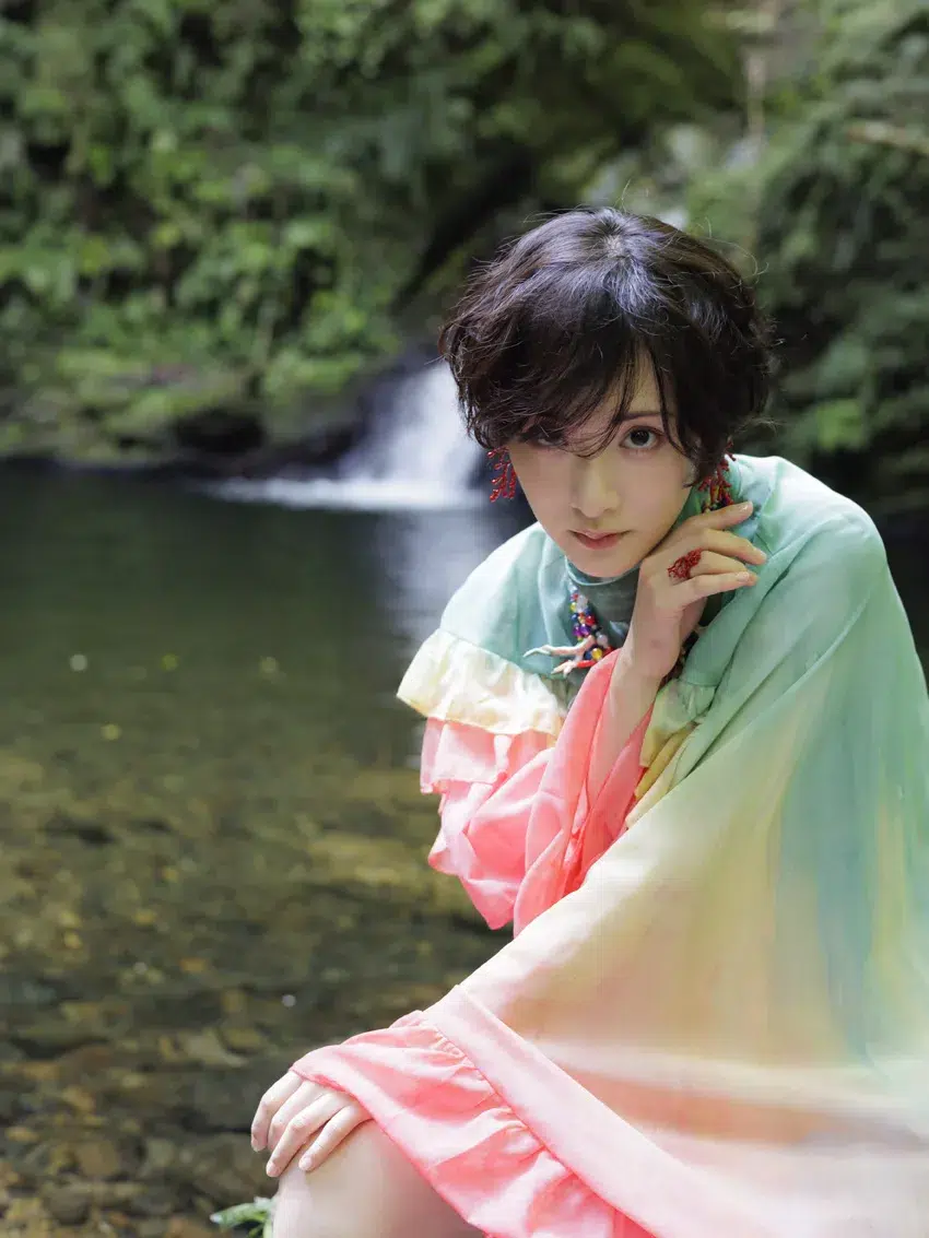 万人受けは狙わない。生駒里奈から長く支えてくれるファンへ贈る“15周年の記念品”！写真集に込めた深すぎる愛とは？