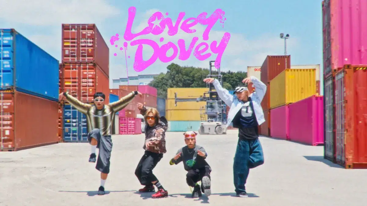 OWV (オウブ)“大人の文化祭”をテーマに仲間との繋がりを描く新曲「Lovey-Dovey」Music Video公開! 1 OWV (オウブ)“大人の文化祭”をテーマに仲間との繋がりを描く新曲「Lovey-Dovey」Music Video公開!