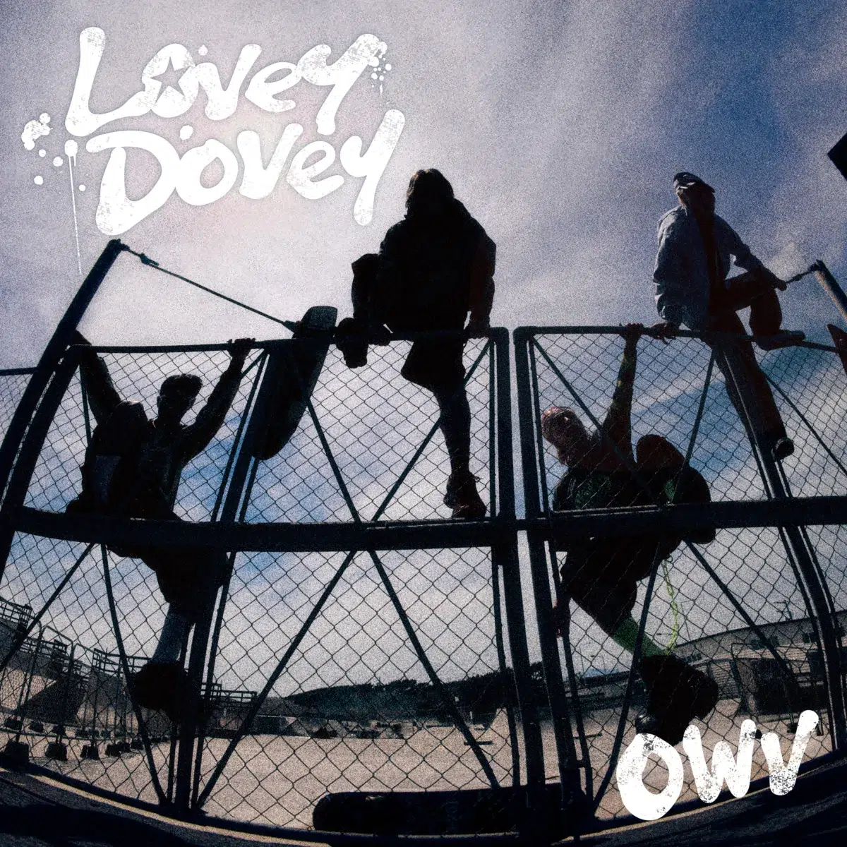 OWV (オウブ)“大人の文化祭”をテーマに仲間との繋がりを描く新曲「Lovey-Dovey」Music Video公開! 3 OWV (オウブ)“大人の文化祭”をテーマに仲間との繋がりを描く新曲「Lovey-Dovey」Music Video公開!