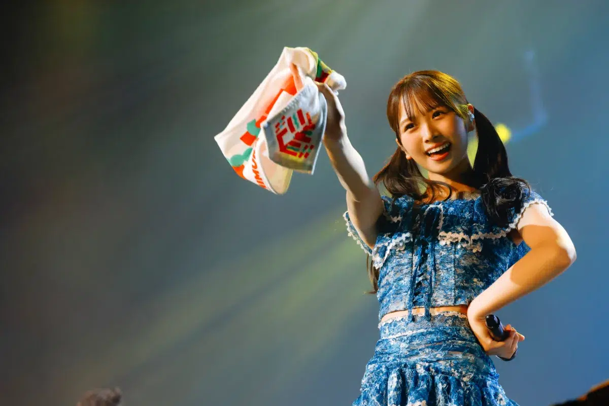 日向坂46三期生・山口陽世が卒業セレモニー実施!ライブハウスに日向坂46メンバーが全員集合! 27 日向坂46三期生・山口陽世が卒業セレモニー実施!ライブハウスに日向坂46メンバーが全員集合!