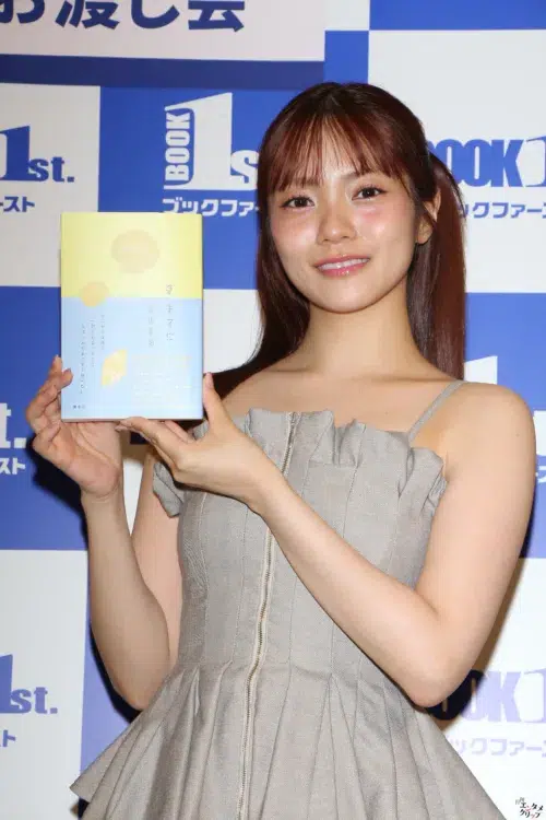 元日向坂46・宮田愛萌「25歳から人間ドック貯金しています」新作小説会見で明かした意外すぎるガチ素顔と30代への本気度 2 元日向坂46・宮田愛萌「25歳から人間ドック貯金しています」新作小説会見で明かした意外すぎるガチ素顔と30代への本気度