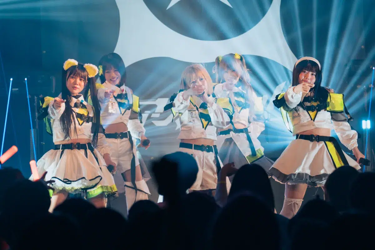 アストレイル、1周年記念ワンマンで”第一章”始動&新曲初披露! 113 アストレイル、1周年記念ワンマンで”第一章”始動&新曲初披露!