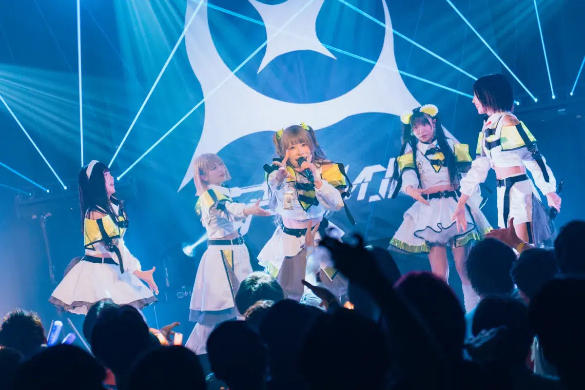 アストレイル、1周年記念ワンマンで”第一章”始動&新曲初披露! 126 アストレイル、1周年記念ワンマンで”第一章”始動&新曲初披露!