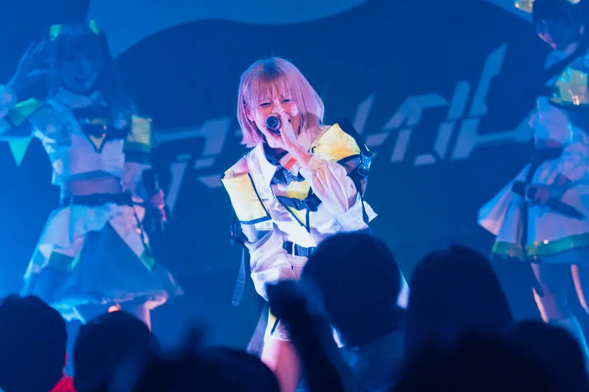 アストレイル、1周年記念ワンマンで”第一章”始動&新曲初披露! 130 アストレイル、1周年記念ワンマンで”第一章”始動&新曲初披露!