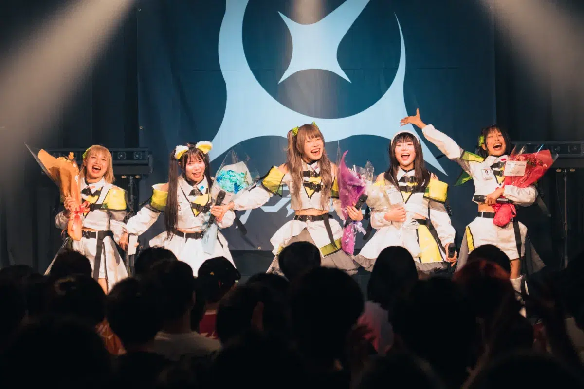 アストレイル、1周年記念ワンマンで”第一章”始動&新曲初披露! 1 アストレイル、1周年記念ワンマンで”第一章”始動&新曲初披露!