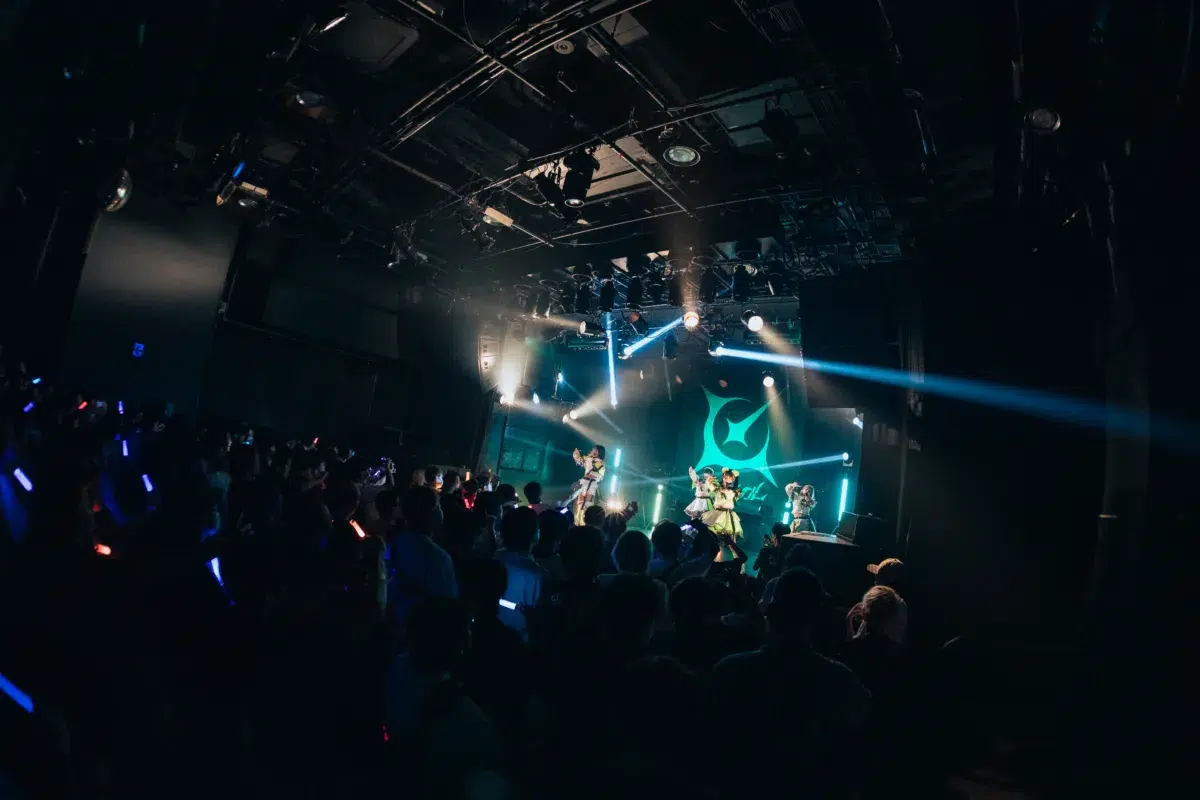 アストレイル、1周年記念ワンマンで”第一章”始動&新曲初披露! 4 アストレイル、1周年記念ワンマンで”第一章”始動&新曲初披露!