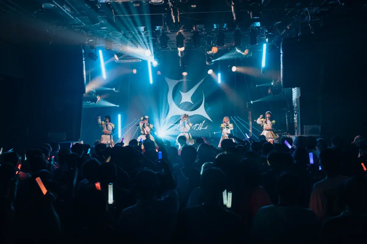 アストレイル、1周年記念ワンマンで”第一章”始動&新曲初披露! 33 アストレイル、1周年記念ワンマンで”第一章”始動&新曲初披露!