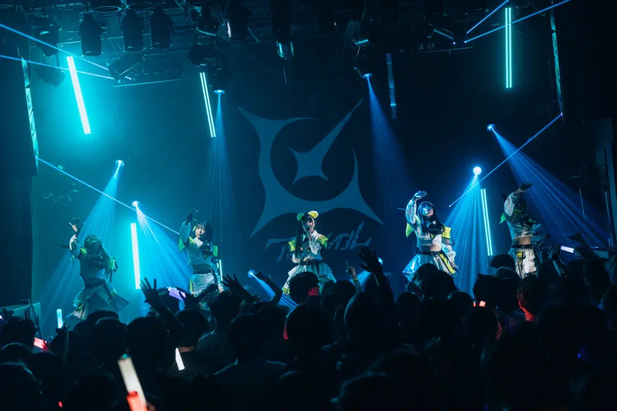 アストレイル、1周年記念ワンマンで”第一章”始動&新曲初披露! 35 アストレイル、1周年記念ワンマンで”第一章”始動&新曲初披露!