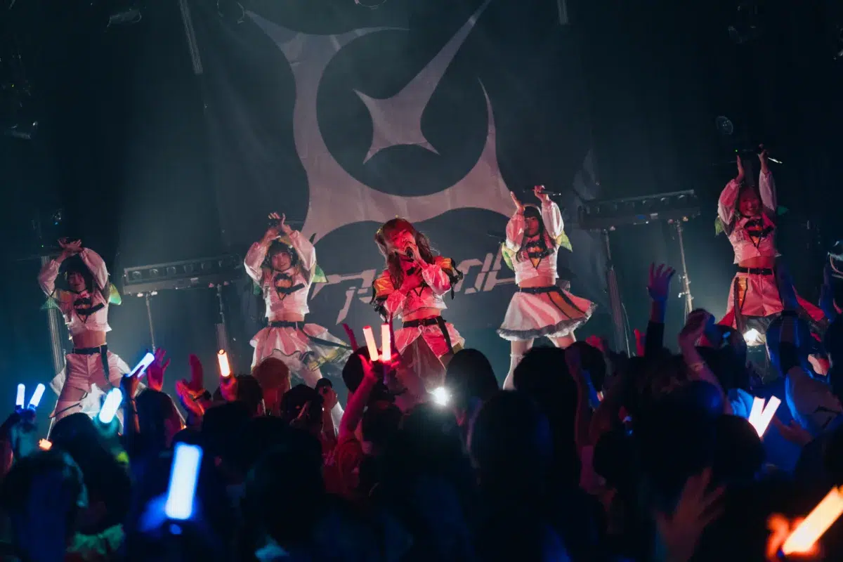 アストレイル、1周年記念ワンマンで”第一章”始動&新曲初披露! 47 アストレイル、1周年記念ワンマンで”第一章”始動&新曲初披露!