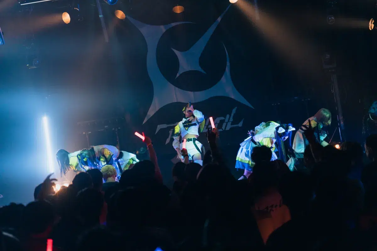 アストレイル、1周年記念ワンマンで”第一章”始動&新曲初披露! 70 アストレイル、1周年記念ワンマンで”第一章”始動&新曲初披露!