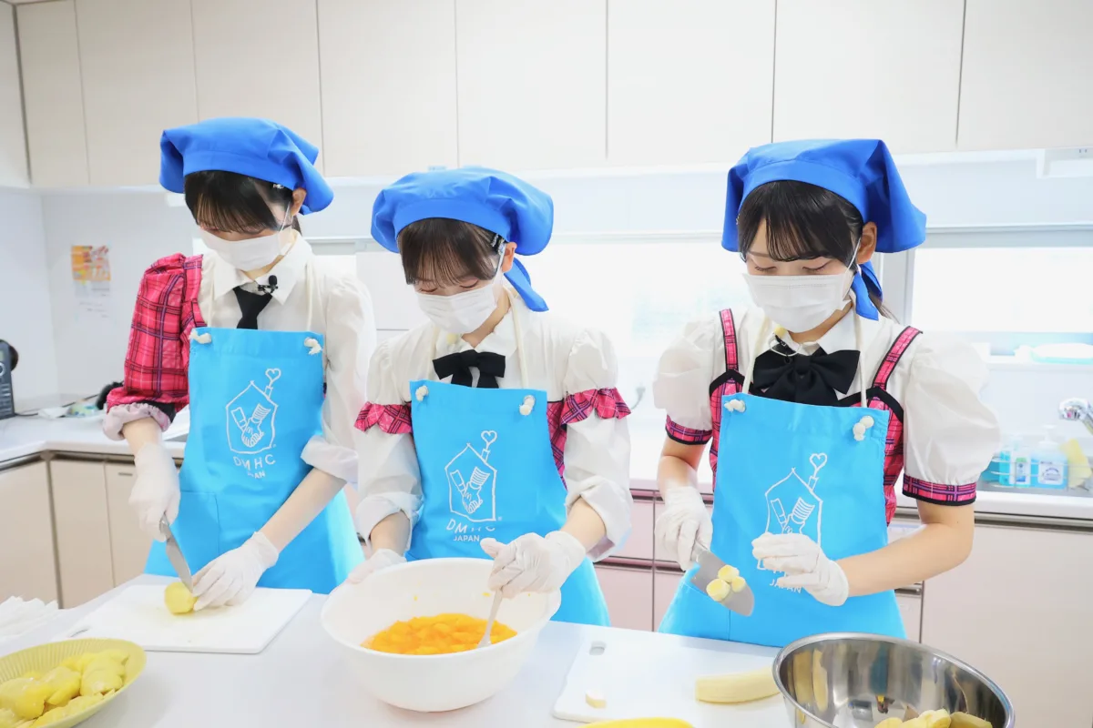 【AKB48】20期研究生の丸山ひなた・大賀彩姫・近藤沙樹が「ドナルド・マクドナルド・ハウス にいがた」を訪問！ボランティアでおにぎり作りを体験